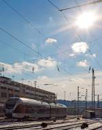 Mit Sonnenschein - Der ET 22005 (2-teiliger Stadler Flirt) der Abellio Rail NRW ist am 10.02.2013 beim Hbf Siegen abgestellt.