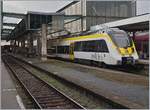 Der in einladenden Baden-Würtemberg Landesfarben lackierte ET 442 mit dem Triebkopf 3442-703 wartet in Stuttgart auf die Abfahrt nach Schwäbisch Hall Hessenthal.