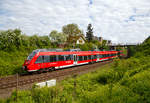   Der vierteilige Bombardier Talent 2 - 442 204 / 442 704  M�den  f�hrt am 28.04.201, als RB 81  Moseltalbahn  (Koblenz  – Cochem – Trier), durch Koblenz-Moselwei�, gleich geht es auf der