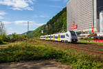 Der Siemens Desiro ML Triebzug 460 512 / 860 012 / 460 012 der trans regio Deutsche Regionalbahn GmbH fährt am 28.04.2018, als MRB 26  MittelrheinBahn  (Mainz – Koblenz – Köln), auf der Linken Rheinstrecke (KBS 471) durch Koblenz-Oberwerth, in Richtung Koblenz Hauptbahnhof.

Die Baureihe 460 ist ein elektrischer Triebzug des Typs Desiro Mainline aus dem von Siemens Rail Systems entwickelten Fahrzeugkonzept Desiro. Alpha Trains ist Eigentümer von 17 dreiteiligen Einheiten, die von Trans Regio (TDR) für ihr Verkehrsangebot MittelrheinBahn auf der linken Rheinstrecke eingesetzt werden.

Die Baureihe 460, als erste Version eines Desiro Mainline, ist durch ihre modulare Bauweise auf die netzspezifischen Bedürfnisse im Regionalverkehr angepasst worden. Die Endwagen sind im deutschen Fahrzeugeinstellungsregister als Klasse 0460, die Mittelwagen als Klasse 0860. Die an die Bahnsteighöhe angepasste Fußbodenhöhe des Fahrzeuges beträgt überwiegend 800 Millimeter über Schienenoberkante. Die Fahrzeuge besitzen barrierefreie Einstiege mit einer Breite von 1,3 Metern, wobei der größere Teil der Sitzplätze stufenlos erreichbar ist. Die Triebfahrzeuge verkehren als Regionalbahn auf der Mittelrheinbahn.

Die konventionellen Drehgestelle des Typs SF6500 stammen aus dem Siemens-Werk in Graz. Sie besitzen unter anderem bewährte Schwingenführungen, Schraubenfedern und eine sekundäre Luftfederung und sind damit eine direkte Weiterentwicklung der Drehgestelle des Typs SF6000, die im Sprinter Lighttrain zum Einsatz kommen.