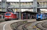 GoAhead Bayern 2 463 020-4 von Siemens Mireo RE 9 und 193 370 DB Cargo Siemens Vectron mit Sattelaufliegerzug in Ulm am 31.03.2023.