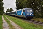 Mit einem RE13 Ersatzzug von Venlo/NL nach Mönchengladbach Hbf  ist die Train Charter 101 133am Nixhof bei Boisheim am späteren Vormittag des 25.9.2025 unterwegs.