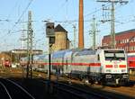 DB Fernverkehr 6146 561-6 mit ihren neuen IC-Dostos(3xDBpza 682.2, 456-8/457-6/458-4, ein DApza 16-81 168-1 und der Steuerwagen DBpbzfa 668.2 86-81 863-2, alle Unt/106/14.10.15) abgestellt zu