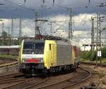DB/MRCE 189 915-2 hat hier mit einem Autozug aus Italien Einfahrt in den Bhf HH-Altona(üaVinG).