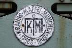 
Das Fabrikschild der Krauss-Maffei EL 6 - Fabriknummer 17566, Gruben-Fahrdrahtlokomotive Krauss-Maffei EL 6 - Fabriknummer 17566 als Denkmallok Katzwinkel a.d. Sieg am 10.07.2008
