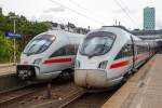   Zwei Brüder stehen am 16.06.2015 im Bahnhof Hamburg-Altona bereit....Der eine von der DB, der andere von der ÖBB.