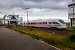 Der ICE TD bzw. VT 605, Tz 5503 hat am 15 Juni 2015, als ICE 33 (Hamburg Hbf - Koebenhavn H), den Fährbahnhof Puttgarten erreicht. Nun wird trajektiert, der ICE Dieseltriebzug fährt in die Scandlines Fähre  Prins Richard .  