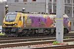Stadler Lok 2019 323-5, steht im Bahnhof Linz vor einem Signal. 06.05.2026