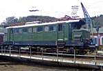 Die E 44 1170, ex DB 145 170-7, ex E 44 170W, wird am 12.04.2010 auf der Drehscheibe im Südwestfälische Eisenbahnmuseum in Siegen präsentiert.