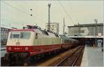 Die DB 120 004-7 steht mit dem IC 562  Prinzregent  mit dem Laufweg München - Würzburg - Frankfurt im Hautbahnhof von München.