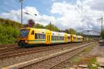   Zwei gekuppelte, von der HLB (Hessische Landesbahn) angemietete, Stadler RegioShuttle RS 1 (BR 650) der Ostdeutsche Eisenbahn GmbH, fahren am 09.05.2015 als DreiL�nderBahn RB 93  Rothaarbahn 
