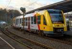   Während um 15:31 Uhr der RE 9 vom Gleis 105 in Richtung Siegen weiter gefahren ist, steht nun schon auf Gleis 106 der VT 504 ein Alstom Coradia LINT 41 der neuen Generation (95 80 1648 104-5