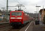 Ungew�hnlich: 120 207-6 schiebt den RE 9 (Rhein-Sieg-Express) am 04.03.2012 vom Bahnhof Betzdorf/Sieg in Richtung K�ln - Aachen.