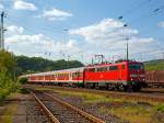   Die 111 028-7 (91 80 6111 028-7 D-DB) der DB Regio NRW mit n-Wagen (ex Silberlinge) als Verstärker zum RE 9 - Rhein-Sieg-Express (Aachen-Köln-Siegen) am 15.05.2015 kurz vor der Einfahrt in