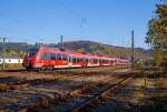   Zwei gekoppelte 4-teilige Bombardier Talent 2 (442 262/762 und ein weiterer) der DB Regio NRW fahren am 27.10.2015, als RE 9 (rsx - Rhein-Sieg-Express) Siegen - Köln - Aachen, von Betzdorf/Sieg