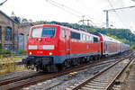   Die 111 158-2 (91 80 6111 158-2 D-DB) der DB Regio NRW mit dem RE 9 - Rhein-Sieg-Express (Aachen – Köln - Siegen) erreicht am 14.09.2018 den Bahnhof Betzdorf/Sieg.