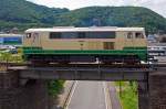 Nach getaner Arbeit geht es wieder zur�ck in den Lokschuppen - Die schmalspur (1000mm) Diesellok D5 (ex FEVE 1405) der Brohltalbahn f�hrt am 04.07.2012 von Umladebahnhof wieder zur�ck zum Bahnhof