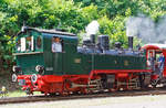 Die BBn4vt 1.000 mm Mallet- Dampflok 11sm (sm = schwere Mallet) der Brohltalbahn, eine Humboldt M.105, erreicht am 24.05.2015 nun wieder den Bahnhof Bohl-Lützing/Rhein (BE).