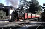 HSB 99 222 fährt mit dem Zug Richtung Brocken aus Werningerode aus am 05.09.1999.