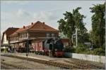 Die 99 332 mit ihrem G�terwagen geh�rt zum  Molli -Museum.