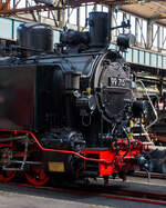Detailbild der  99 715 der GbR (Leihgabe an die Pre�nitztalbahn, heute wieder als 99 1715-4 gef�hrt, eine S�chsische VI K (Baureihe 99.67–71) steht am 24 August 2013 im Dampflokwerk Meiningen. Die Aufnahme entstand auf einer offiziellen F�hrung.