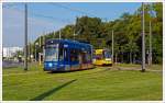 Niederflurgelenktriebwagen 2616 der Dresdner Verkehrsbetriebe AG (DVB) fährt am 27.8.2013 in Dresden als Linie 9 nach Prohlis.