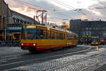   Der Stadtbahntriebwagen AVG 578, ex AVG 538, ein DUEWAG GT8-80C, verl�sst am 16.12.2017, als S 1von Bad Herrenalb nach Hochstetten, die Station Karlsruhe Hbf (Vorplatz).