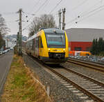 Der VT 252 (95 80 0648 152-6 D-HEB / 95 80 0648 652-5 D-HEB) ein Alstom Coradia LINT 41 der HLB (Hessische Landesbahn), ex Vectus VT 252, fährt am 25.01.2022 von Siegen in Richutung Kreuztal,