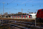 Der dreiteilige Stadler FLIRT 3 XL für die DB Regio AG – NRW fahrende 3427 010 (94 80 3427 010-8 D-STAP / 94 80 3827 010-4 D-STAP / 94 80 3427 510-7 D-STAP) der ZV VRR Eigenbetrieb
