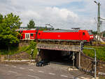 Die 146 001-3 (91 80 6146 001-3 D-DB) der DB Regio NRW erreicht am 09.07.2021, mit dem RE 9 (rsx - Rhein-Sieg-Express) Aachen - K�ln – Siegen, bald den Bahnhof Wissen (Sieg).