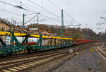 Leerer offener vierachsiger Doppelstock- Autotransportwaggon 27 80 4371 189-6 D-ARS, der Gattung Laaers 560.1 (BA 5.854), der ARS Altmann AG, am 20.11.2021 bei einer Zugdurchfahrt im Bahnhof Betzdorf