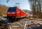 Die 146 001-3 (91 80 6146 001-3 D-DB) der DB Regio NRW schiebt am 11.03.2022 den RE 9 - Rhein Sieg Express (RSX) Siegen - K�ln – Aachen vom Bahnhof Kirchen (Sieg) weiter in Richtung K�ln,