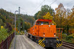 Da kommt sie nun als Lz schon wieder zurück, die KSW 45 (98 80 0276 016-9 D-KSW) die MaK G 1204 BB der Kreisbahn Siegen-Wittgenstein am 26 Oktober 2023 fährt auf Triebfahrzeugfahrt durch den