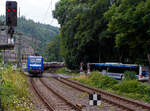 Die RBH 206 / 145-CL-206 / 145 102-0 (91 80 6145 102-0 D-RBH) der RBH Logistics GmbH, Gladbeck, ex RBH - RAG Bahn and Hafen GmbH, fährt am 28 Juli 2025 mit einem offenen Warmband-Coilzug durch