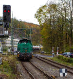 Die dieselelektrische Vossloh DE 12 / 4125 006-1 (92 80 4125 006-1 D-ISL) / Lok 11 der InfraServ Logistics GmbH (Frankfurt/M-Höchst) fährt am 29 Oktober 2025 mit einem Kesselwagenzug durch