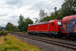 Vermutlich mit dem Ziel Kreuztal, f�hrt am 22 Juli 2026 die 187 128 (91 80 6187 128-4 D-DB) der DB Cargo AG mit einem Coilzug durch Siegen-Eiserfeld in Richtung Siegen.

Die Bombardier TRAXX F140 AC3 wurde 2017 von der Bombardier Transportation GmbH in Kassel unter der Fabriknummer 35276 gebaut. Die f�r 140 km/h konzipierte Lok hat nur die Zulassung f�r Deutschland.

