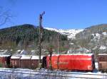 Im Vordergrund Vor- und Hauptsignal an der DB KBS 462 (Hellertalbahn) dahinter abgestellte Coil-G�terwagen am 07.03.2010 in Herdorf auf der Gleisanlage der Kreisbahn Siegen-Wittgenstein (KSW).