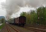 Und tsch�s, die 52 8134-0 der Eisenbahnfreunde Betzdorf f�hrt am 06.