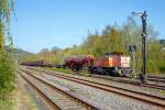   Güterzugübergabefahrt der der KSW (Kreisbahn Siegen-Wittgenstein) am 24.04.2015, hier muss der  den Gegenverkehr (der eingleisigen Strecke der Hellertalbahn (KBS 462)) im Bahnhof Herdorf