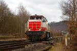 Die KSW 47 (92 80 1271 027-5 D-KSW), ex D 2 der HFM, eine Vossloh G 1000 BB der KSW (Kreisbahn Siegen-Wittgenstein), rangiert am 17.02.2023 vom KSW Rbf Herdorf (Betriebsstätte Freien Grunder