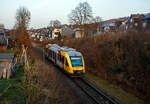 Der VT 204 ABpd (95 80 0640 104-5 D-HEB) ein Alstom Coradia LINT 27 der HLB (Hessische Landesbahn), als RB 96 „Hellertalbahn“ von Betzdorf/Sieg nach Neunkirchen (Kr Siegen) erreicht am 26