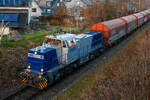 Die zurzeit an die KSW (Kreisbahn Siegen-Wittgenstein) vermietete RBH 801 / 275 801-5 (98 80 0275 801-5 D-RBH), eine MaK G 1206 der RBH - RAG Bahn und Hafen GmbH (Gladbeck), fährt am 26 Februar
