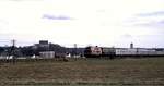 210 005-5 mit Nahverkehrszug in Illertissen mit dem V�hlinschloss im Hintergrund, im Mai 1980.