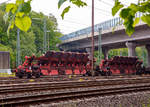 Zwei Drehgestellflachwagen f�r den Transport von Blechtafeln der Gattung Slps-u 725, (von links 31 80 4726 136-3 D-DB und 31 80 4726 139-7 D-DB), der DB Cargo Deutschland AG abgestellt am 31.05.2019