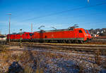 In der Abstellgruppe in Kreuztal am 15.12.2022: Links die 187 139-1(91 80 6187 139-1 D-DB) eine Bombardier TRAXX F140 AC3 und rechts davor die 152 015-4 (91 80 6152 015-4 D-DB) eine Siemens ES64F.