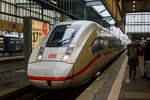 Der ICE 4 der DB-Baureihe 412, Tz 9219, ein siebenteiliger Triebzug hat am 15 Januar 2025, als ICE 118 „Bodensee“ (von Innsbruck über Ötztal, Feldkirch, Bregenz, Friedrichshafen