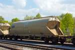 69 m� 4-achsiger Beh�lterwagen f�r staubf�rmige G�ter mit Druckluftentleerung, 33 RIV 80 D - GATXD 9319 060 - 5, der Gattung Uacs, der Wagon-Vermietungsfirma GATX Rail Germany GmbH, abgestellt am