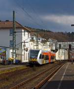   Ein Stadler GTW 2/6 der Hellertalbahn fährt am 25.03.2014 auf Gleis 102 in den Bahnhof Betzdorf/Sieg ein.