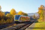   Der VT 117 (95 80 0946 417-2 D-HEB/95 80 0646 417-5 D-HEB/95 80 0946 917-1 D-HEB) ein Stadler GTW 2/6 der HellertalBahn, erreicht am 01.11.2015, als RB 96  Hellertal-Bahn 