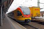   Der 5-teilige Stadler Flirt 429 045 / 545 der HLB (Hessischen Landesbahn) fährt als RE 40 Siegen-Gießen (HLB24965) am 15.02.2014 in die Endstation, den Bahnhof Gießen ein.